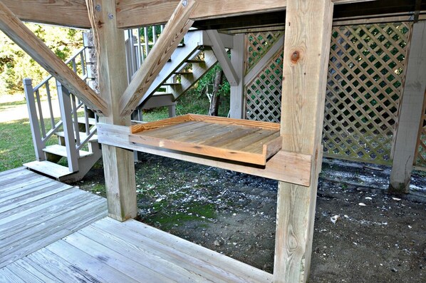A wooden deck with a built-in bench and a staircase. - Myrtlewood: Dog friendly, island views from the rooftop lookout. (Ocracoke)