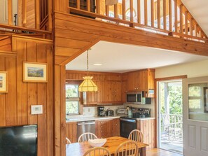 Fridge, microwave, oven, stovetop - Myrtlewood: Dog friendly, island views from the rooftop lookout. (Ocracoke)