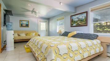 4 bedrooms, desk, iron/ironing board, travel crib