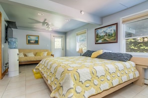 4 bedrooms, desk, iron/ironing board, travel cot