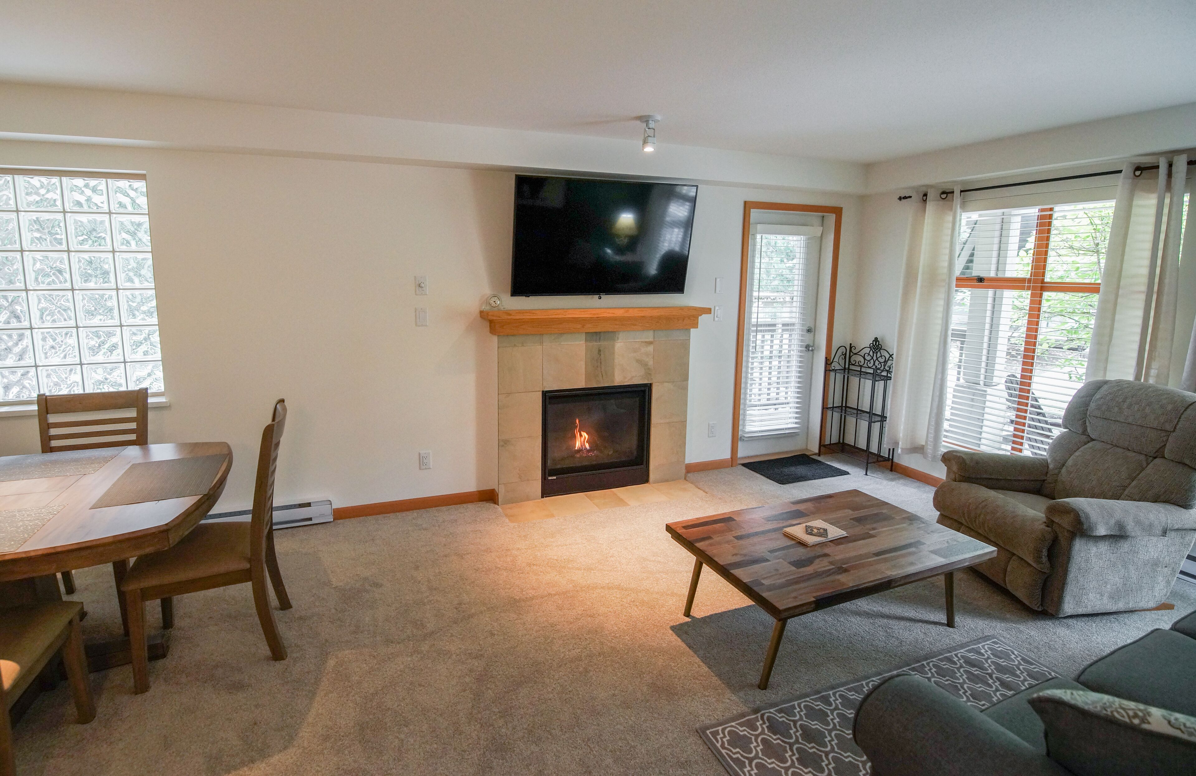 TV, fireplace