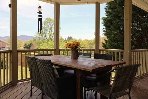 Biltmore Basecamp- 6 Kings! - Hot Tub- 9ft Slate Pool Table! Pac-Man! Huge Patio