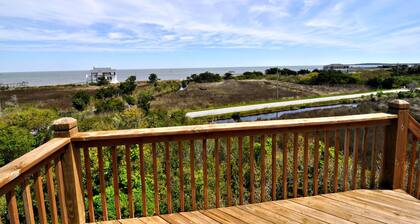 Buccaneer Queen: Open reverse floor plan, marsh and sound views.