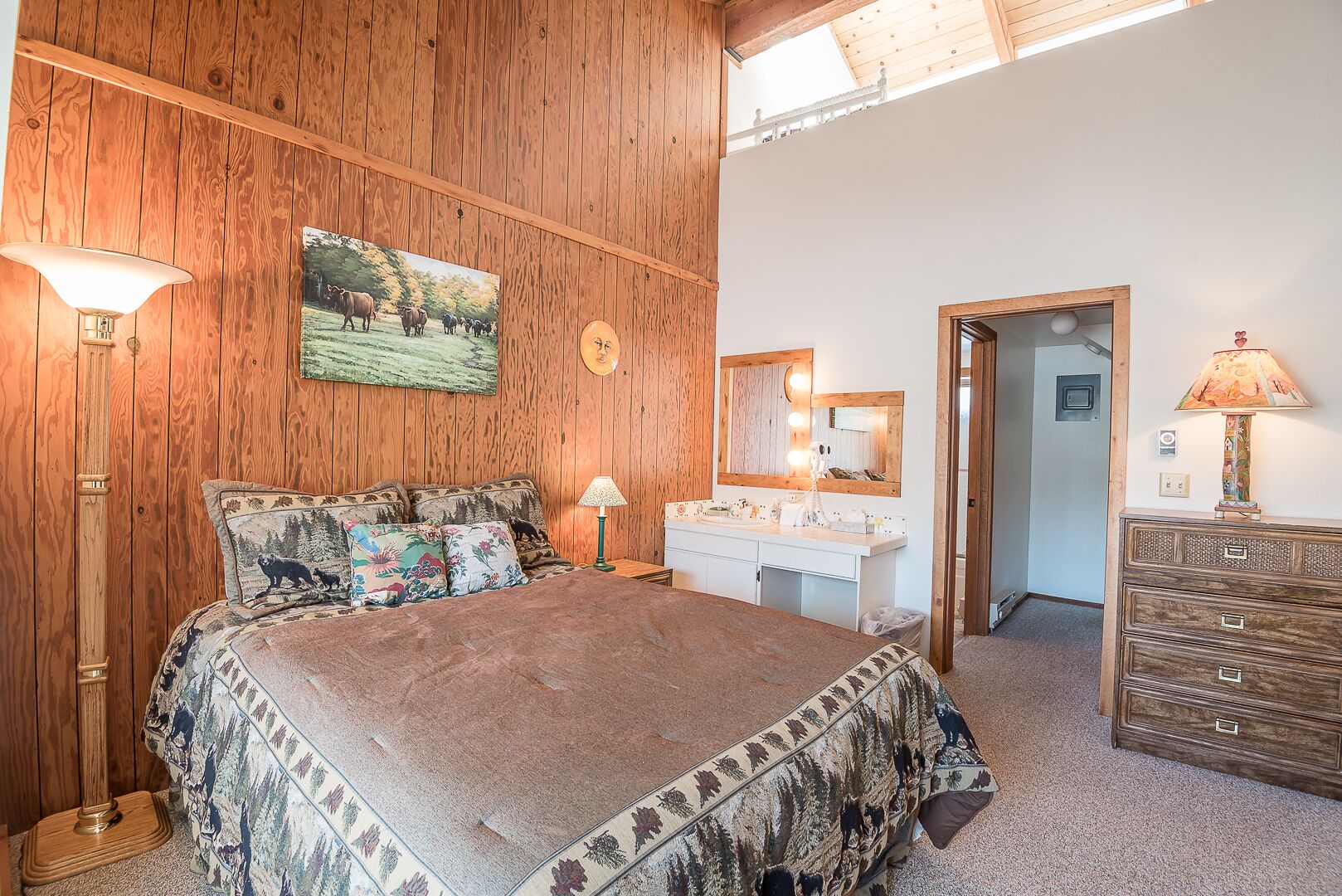 1 slaapkamer, een strijkplank/strijkijzer, gratis wifi, beddengoed