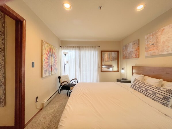 2 عدّة غرف نوم ومكواة/لوح كي وواي فاي مجانًا وملاءات أسرّة