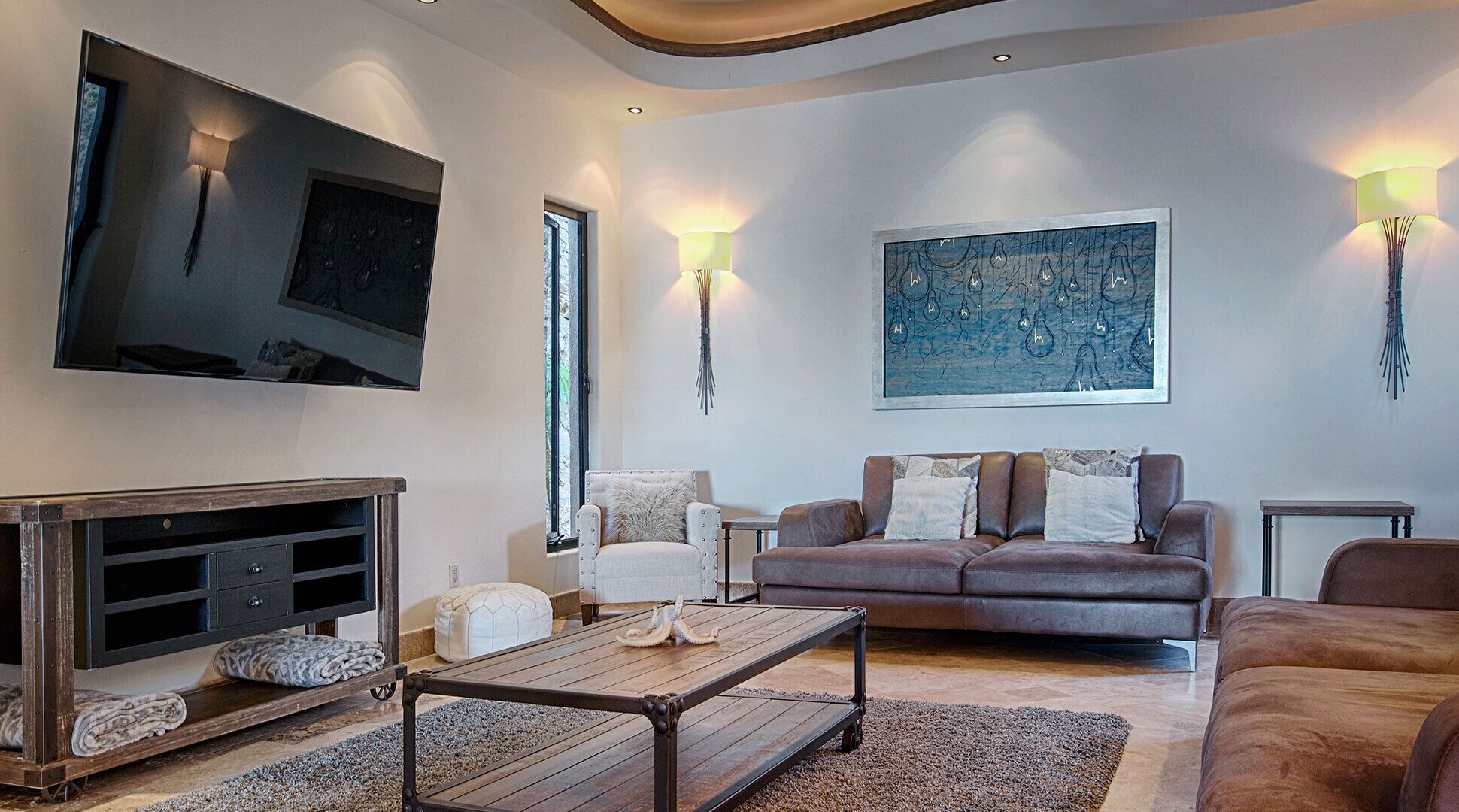 Contemporary Villa with Butler, BIG Marina & Ocean Views. Walking Distance to Downtown