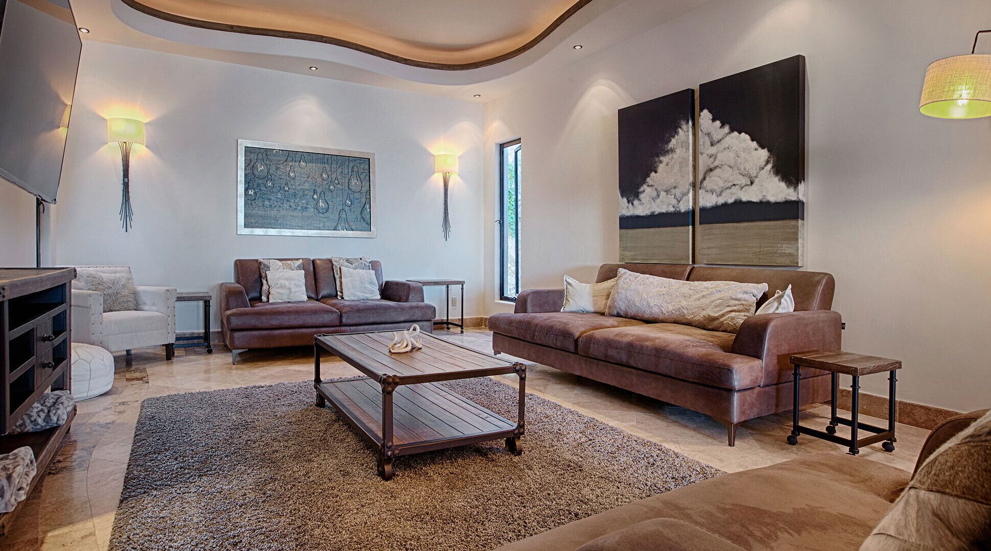 Contemporary Villa with Butler, BIG Marina & Ocean Views. Walking Distance to Downtown