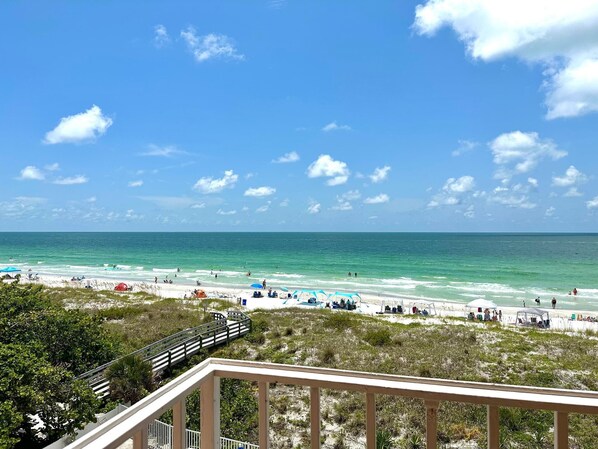 On the beach - Reef Club 301 Condo on the beach (Indian Rocks Beach)