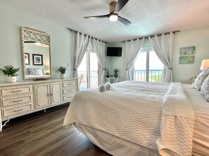 3 bedrooms, iron/ironing board, Internet, bed sheets - Reef Club 301 Condo on the beach (Indian Rocks Beach)