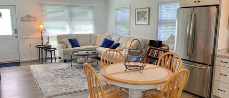 テレビ、DVD プレーヤー