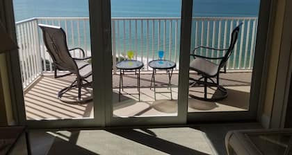 Spectacular Sunsets with Direct Gulf views, Pool,11th floor, Building C, WiFi