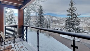 A balcony with a view of snow-covered mountains and trees. - 🌲Timberline B2A Deluxe 3-Bedroom ~Hot Tub~Pool~WiFi~Ski-in/out~Local Shuttle🌲 (Snowmass Village)