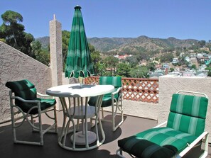 Outdoor dining - C59: Cozy Condo, Balcony W/ Hillside & Ocean Views, 30 Mooring Available (Avalon)