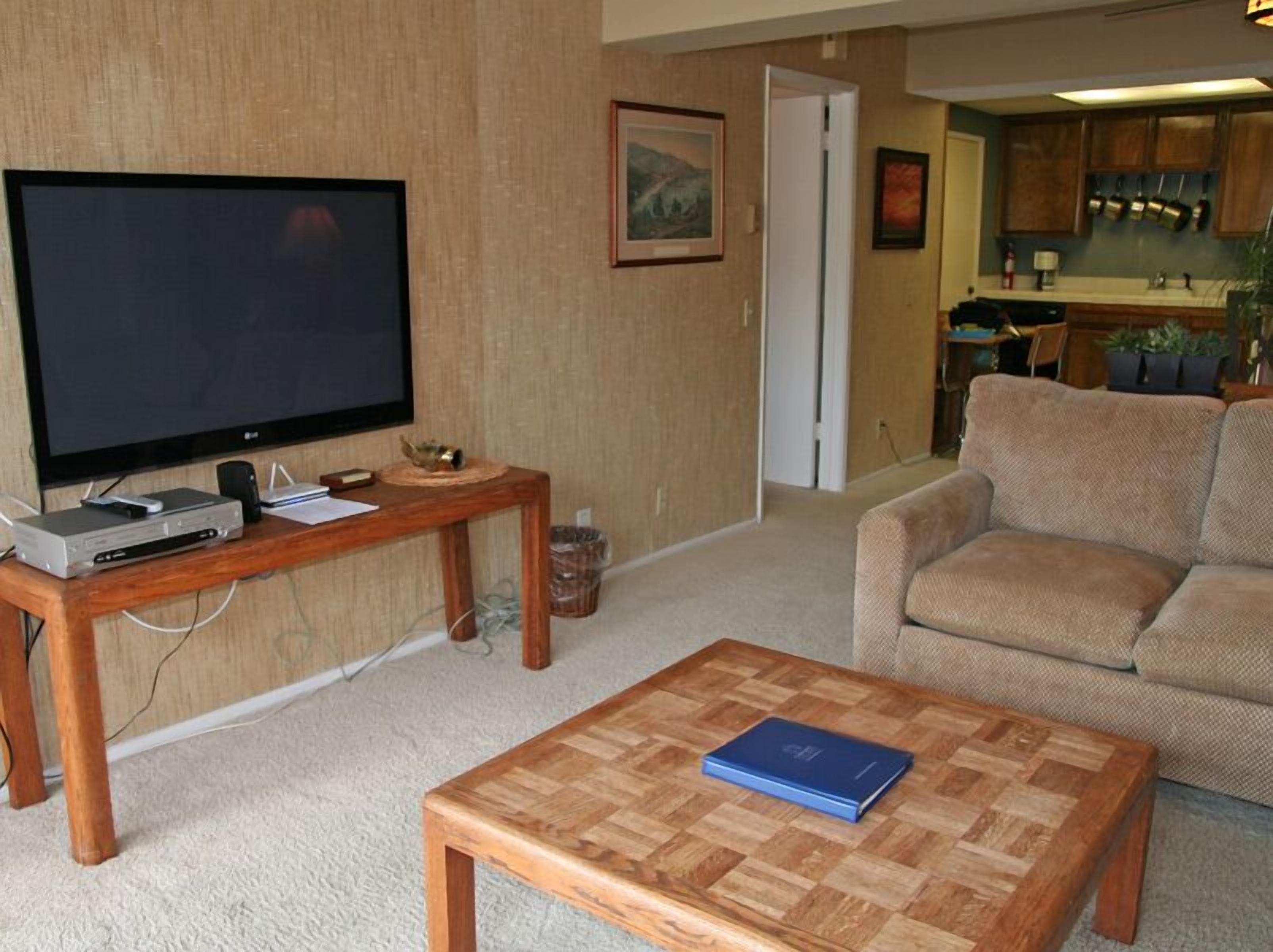 C59: Cozy Condo, Balcony with Hillside & Ocean Views, 30 Mooring Available - Bah