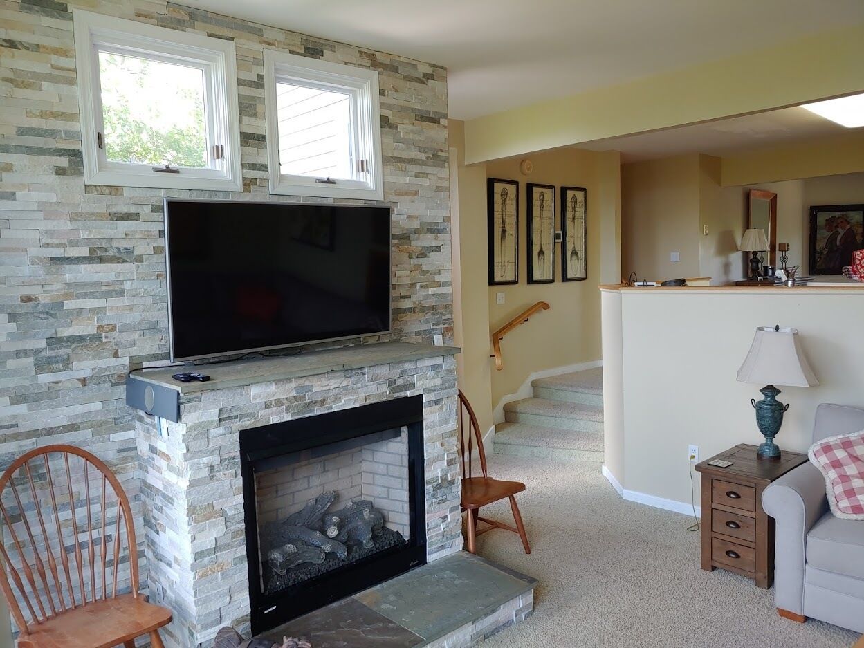 Safe, Secure, Super Clean Rural Retreat with Top of Mountain Views