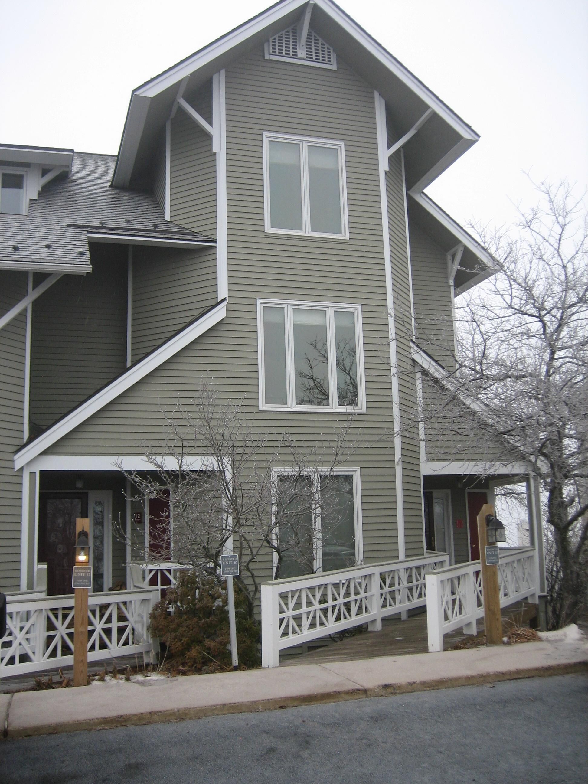 Safe, Secure, Super Clean Rural Retreat with Top of Mountain Views