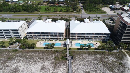 Dauphin Island Beach Club 304 Beautiful Views in a Well-Appointed Condo!!