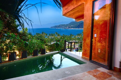Private Dipping Pool. Ocean Views. (Casita #4)