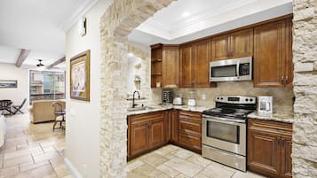 Coffee/tea maker, fridge, microwave, oven