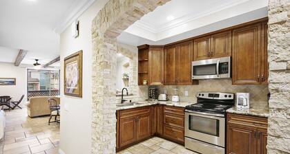 A06: Newly Renovated Beautiful Townhouse Style Condo,- Bahia Vista - A06