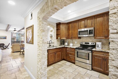 A06: Newly Renovated Beautiful Townhouse Style Condo,- Bahia Vista - A06