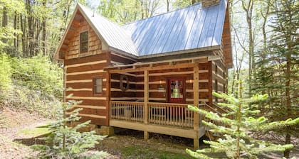 Creekside Cabin - Hirsimökki, jossa on ulkokylpytynnyri