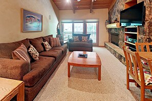 TV, fireplace, table tennis, books - 🌲Timberline A3G Standard 1-Bedroom + Loft ~Hot Tub~Pool~WiFi~Ski-in/out~Local Shuttle🌲 (Snowmass Village)