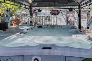 Bain à remous extérieur