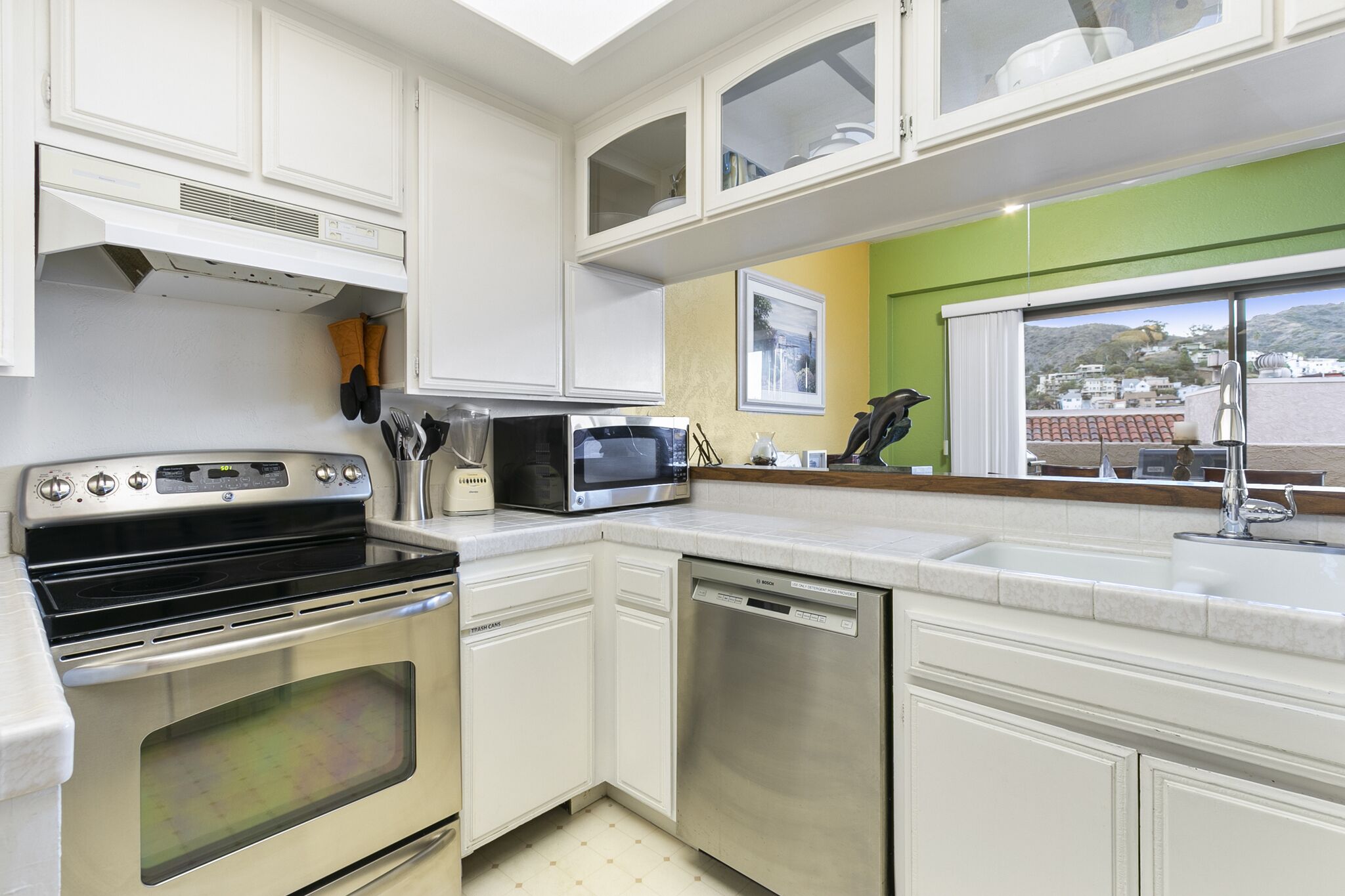 C54: 2 Bedroom, 2 Bath Condo, Balcony with Views - Bahia Vista - C54