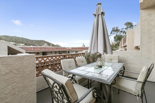 C54: 2 Bedroom, 2 Bath Condo, Balcony with Views, Pool, BBQ