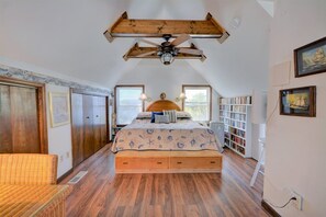 3 bedrooms, iron/ironing board, travel crib, WiFi