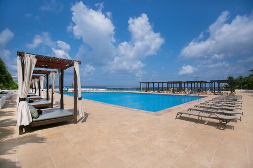 Spacious&cozy ocean view condo w/great amenities, close to town and beaches!