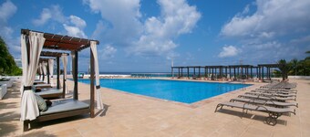 Condominio spazioso e accogliente con vista sull'oceano w / ottimi servizi, vicino alla città e alle spiagge!