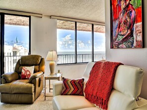 Televisión, reproductor de DVD, libros, servicios de streaming