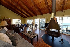 Télévision, cheminée