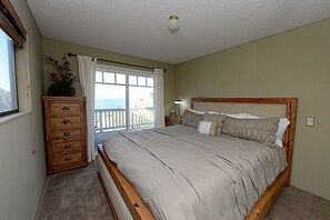 3 bedrooms, iron/ironing board, travel crib, WiFi