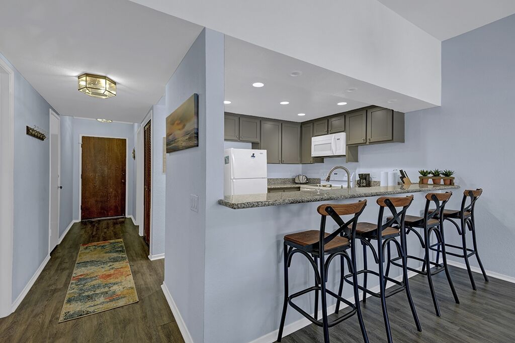 A20: 2 Bedroom, 1.75 Bath, Condo - Bahia Vista - A20