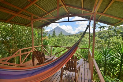 Beautiful and Private home in the Heart of the Village with great Volcano views!