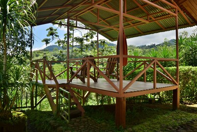 Beautiful and Private home in the Heart of the Village with great Volcano views!