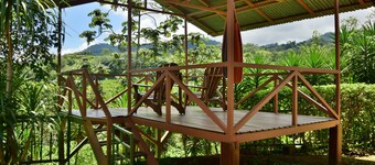 Beautiful and Private home in the Heart of the Village with great Volcano views!