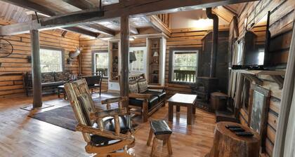 Hirsimökki Lodge uima-altaalla mahtuu 16