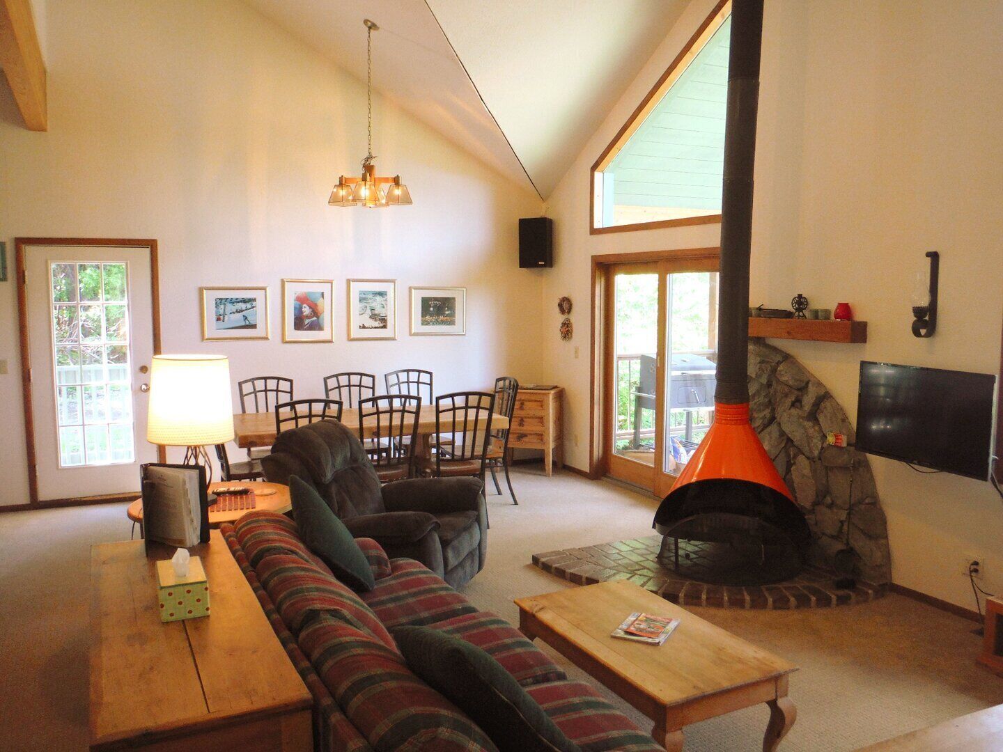 Comfortable & Spacious Ski-In/Ski-Out Cabin