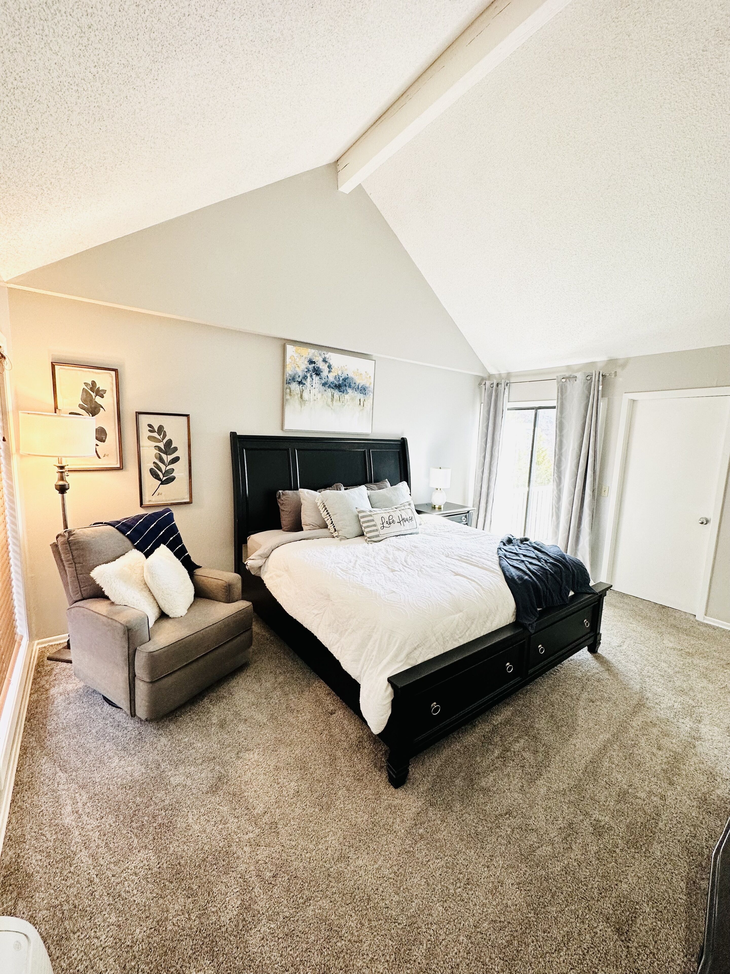 Margaritaville Lakefront- Private Dock, 2 Decks, Firepit-REMODELED Jan 2023