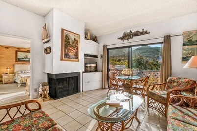 A23 - Bahia Vista Condo: 2 Bedroom, 1.75 Bath, Pool