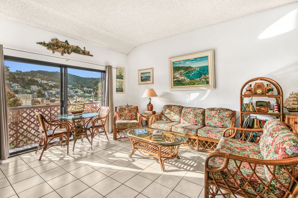 A23 - Bahia Vista Condo: 2 Bedroom, 1.75 Bath,