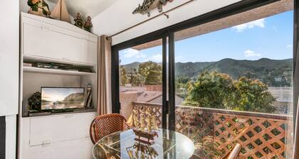 A23 - Bahia Vista Condo: 2 Bedroom, 1.75 Bath, Pool