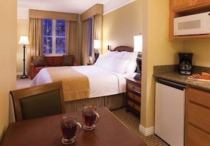 2 bedrooms, desk, WiFi, wheelchair access