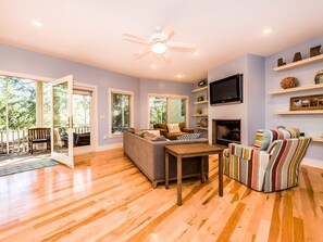 Televisión y chimenea 