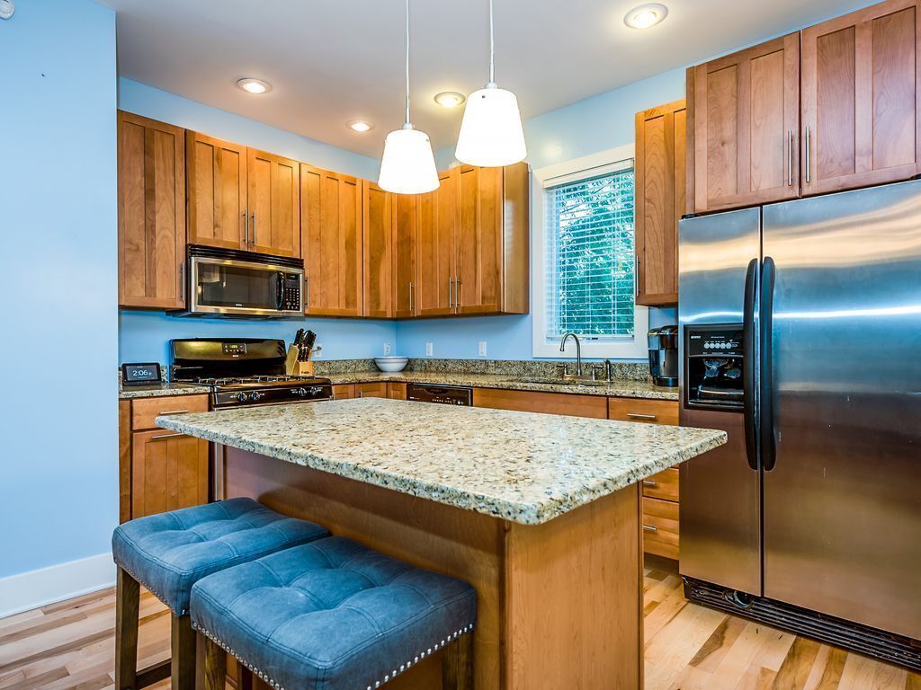 2024 Open! - Union Pier Condo with Association Heated Pool. Close to Beach!