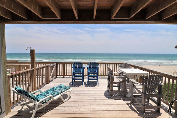 Property grounds - "Turtle Cove 908D" Oceanfront Townhome - Community pool (Surf City)